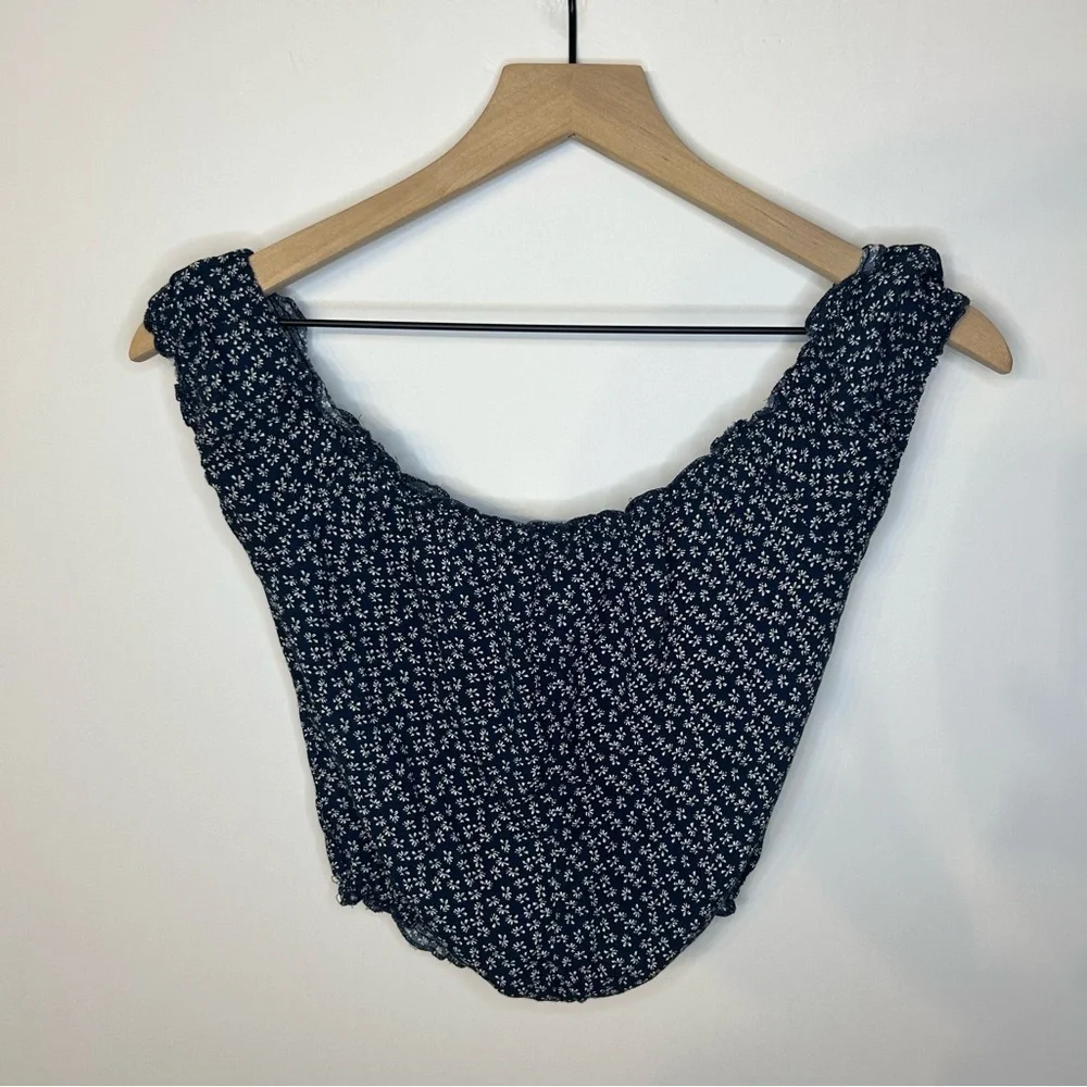 Brandy Melville Off the Shoulder Floral Rio Crop Top in Navy Blue, One Size - Picture 5 of 7